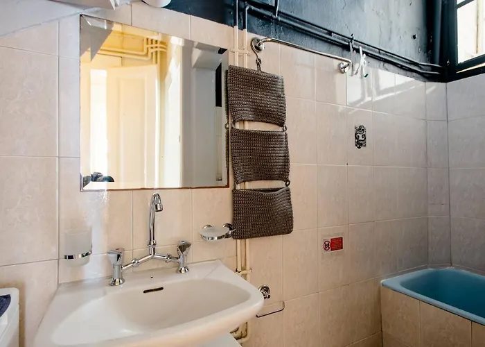 Проживание в семье Fli I N' Ii Family Listed Since 1850